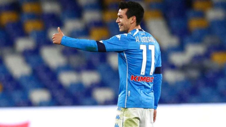 Hirving Lozano en partido con Napoli