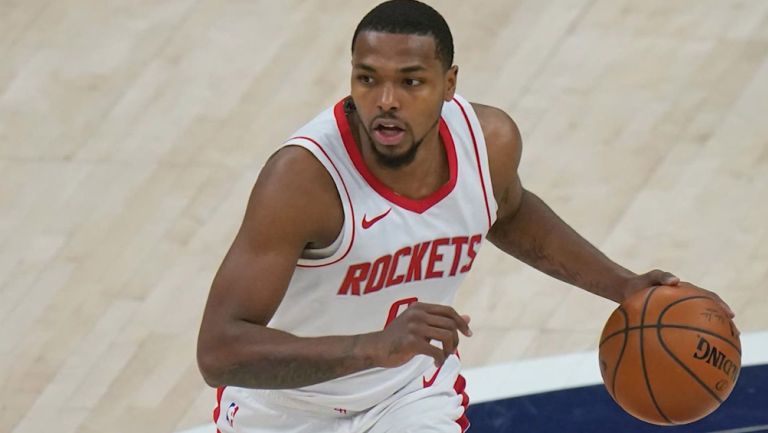 Sterling Brown durante un juego de Rockets