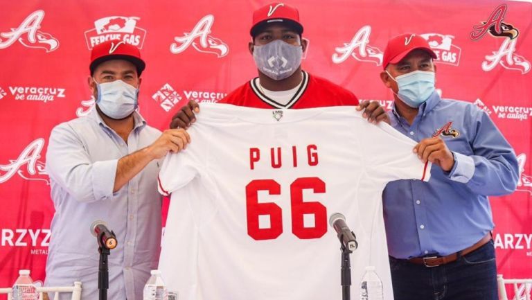 Presentación de Yasiel Puig con Águila de Veracruz 