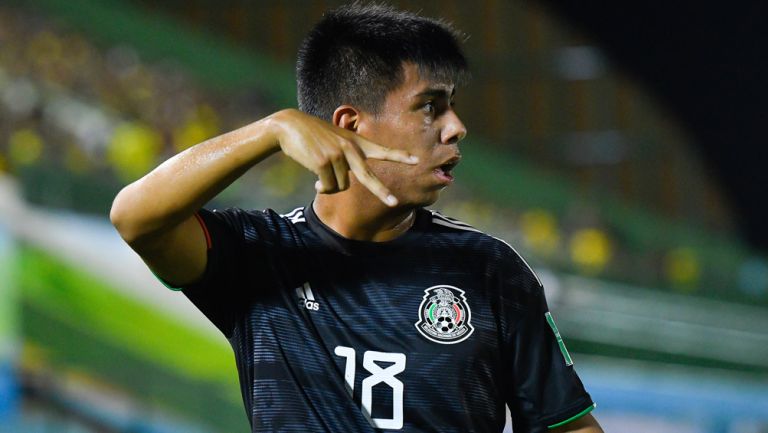 Efraín Álvarez, en juego con el Tri 