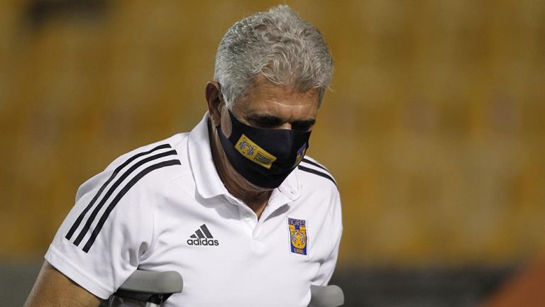 Tuca Ferretti en partido con los Tigres