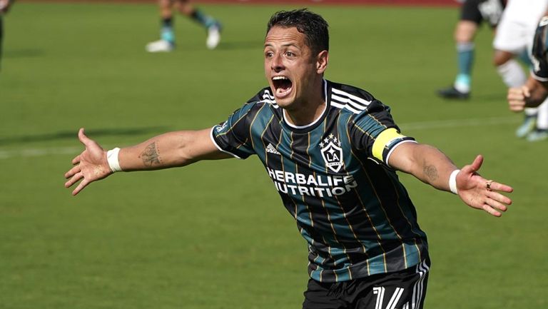 Chicharito Hernández en partido con Galaxy