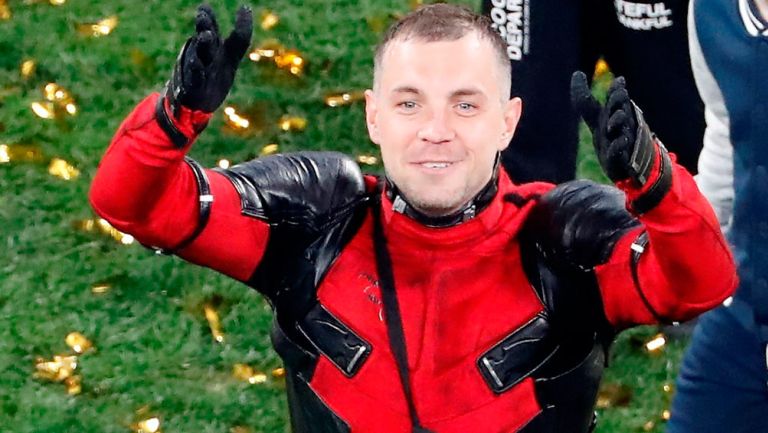 Artem Dzyuba festeja el Título del Zenit disfrazado de Deadpool 