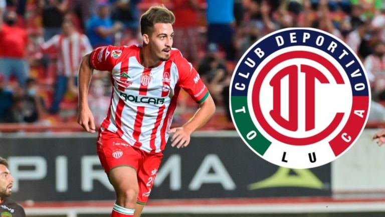 Ian González en acción con Necaxa