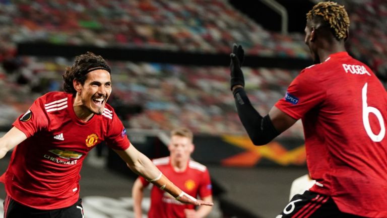 Cavani celebra un gol con Pogba