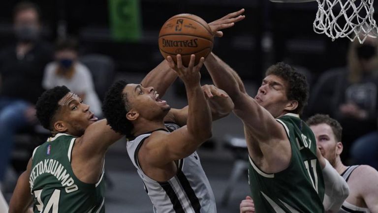 Acciones entre Spurs y Bucks