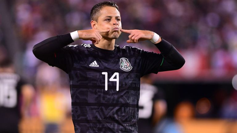  Javier 'Chicharito' Hernández celebra un gol con el Tri 