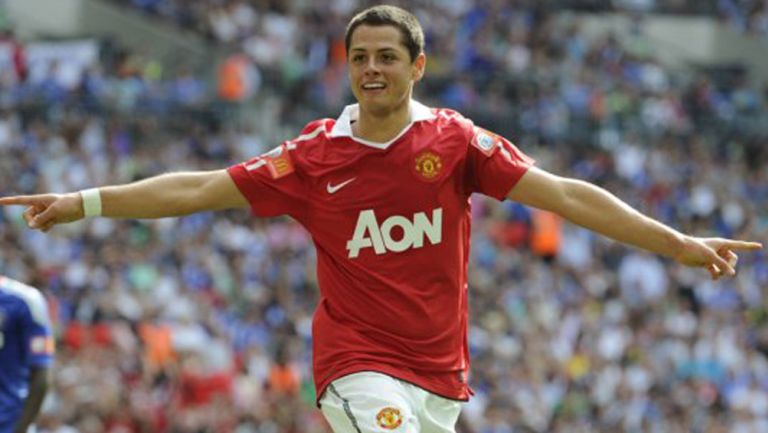 Chicharito festeja un gol con el Manchester United 