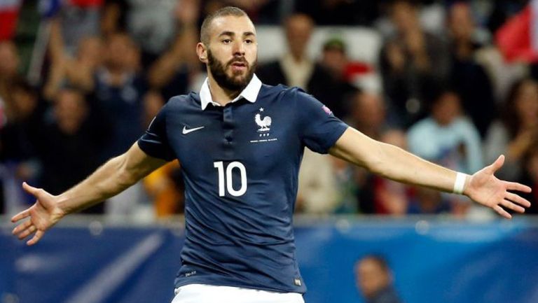 Karim Benzema festeja un gol con Francia 