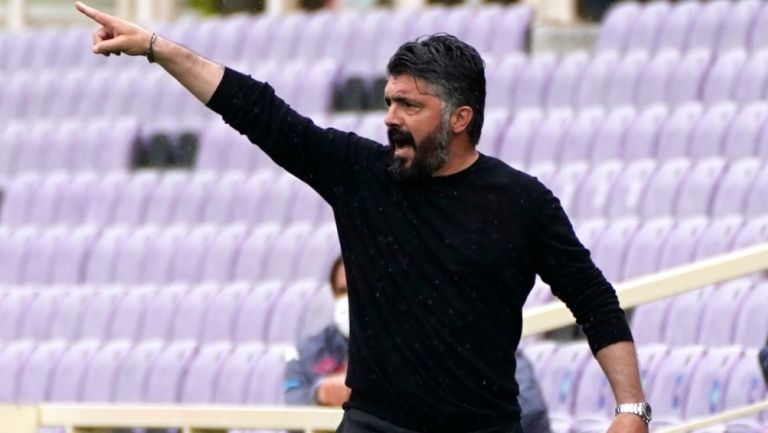 Gennaro Gattuso dirigiendo al Napoli