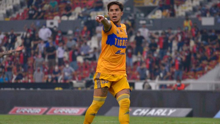 Carlos Salcedo en partido