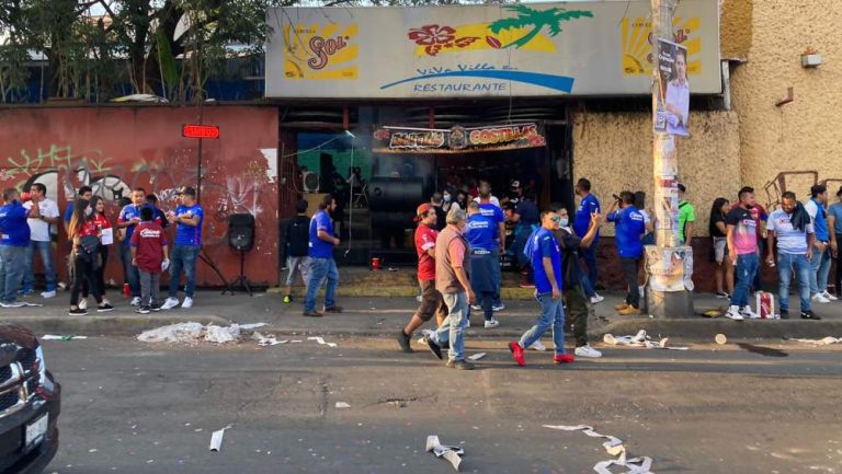 Comercios a las afueras del Estadio Azteca