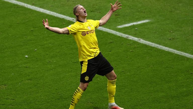 Erling Haaland en festejo de gol con Borussia Dortmund