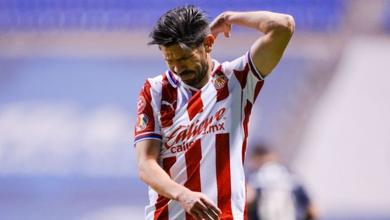 Oribe Peralta durante un partido de Chivas