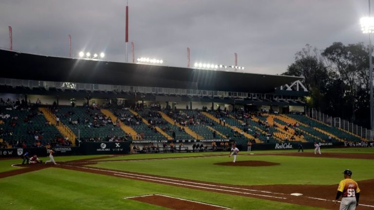 Estadio Hermanos Serdán albergando un juego de beisbol