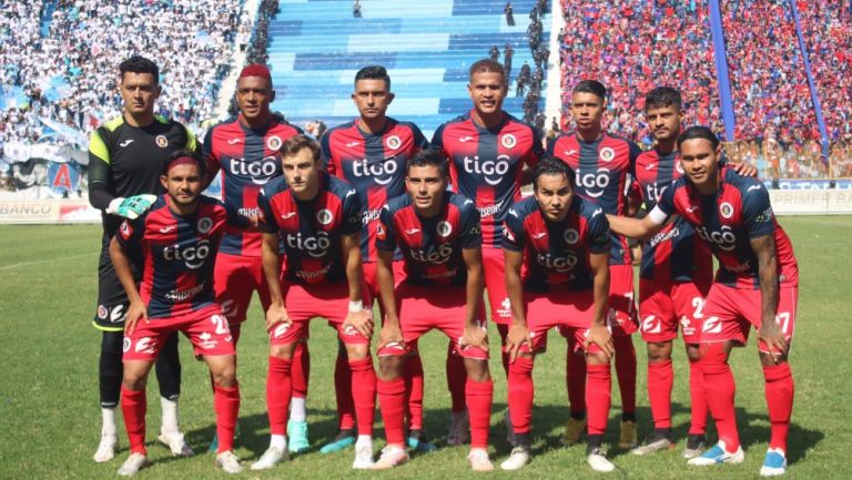 Gullit Peña: Campeón con el FAS de El Salvador