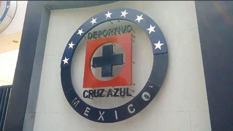 Escudo de Cruz Azul con la novena estrella