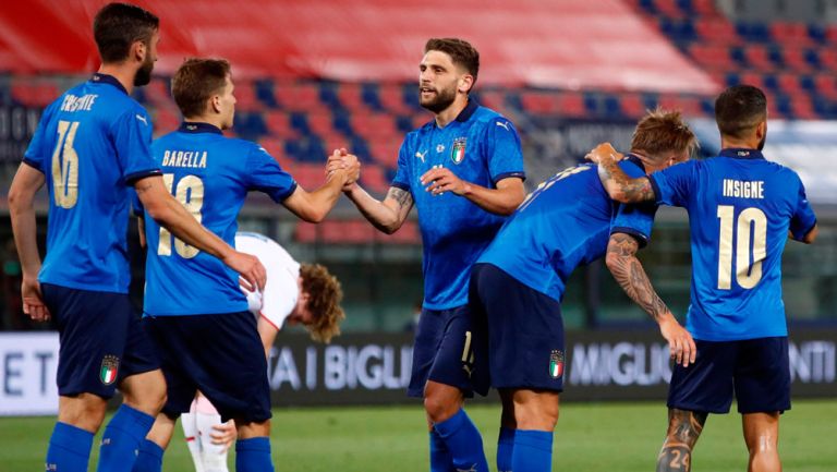 Jugadores de Italia en festejo de gol