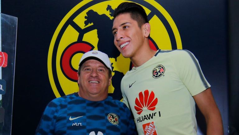 Miguel Herrera y Edson Álvarez en presentación