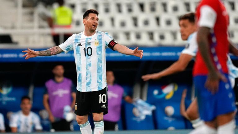 Messi se lamenta tras una acción