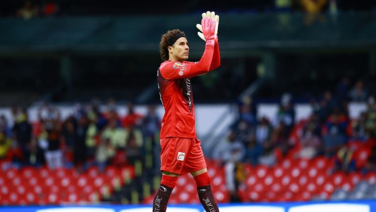 Guillermo Ochoa durante un partido con América