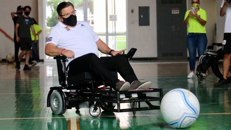 Miguel Herrera en actividad con Tigres