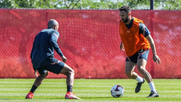 Video: Aficionados del América entonaron himno del equipo en entrenamiento