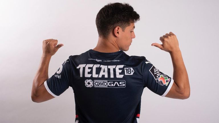 Así luce el TECATE 18+ en la playera de Rayados