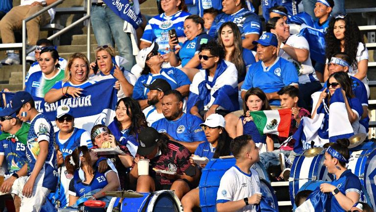 Afición de El Salvador en el Cotton Bowl