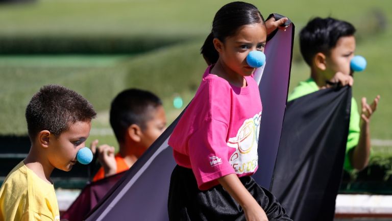 Niños en el Estadio Corregidora