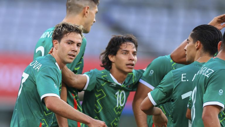 Diego Lainez y el Tri, en festejo de gol