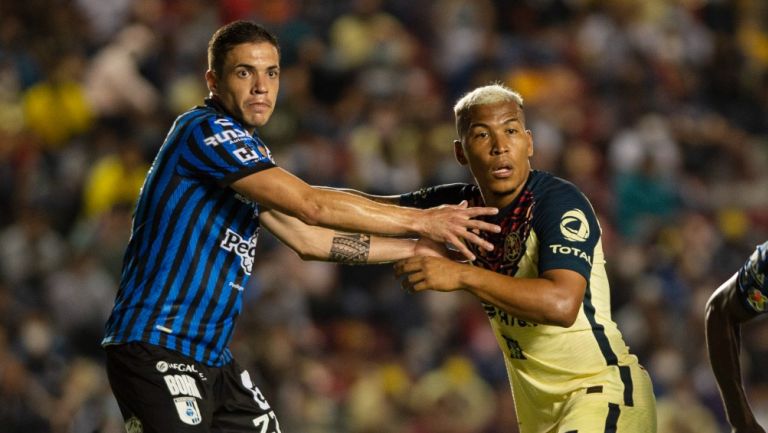 Roger Martínez durante un partido con América