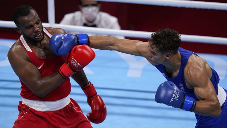 Youness Baalla en su combate contra ante David Nyika