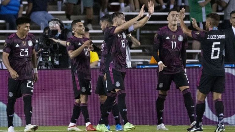 El Tri festeja un gol ante Guatemala 