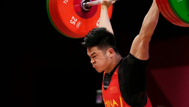 Shi Zhiyong en acción durante Tokio 2020