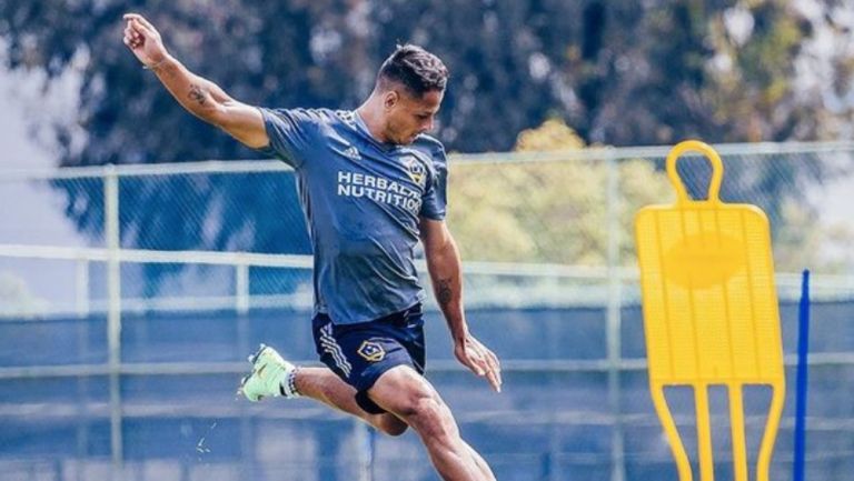 Javier Hernández durante un entrenamiento con Galaxy