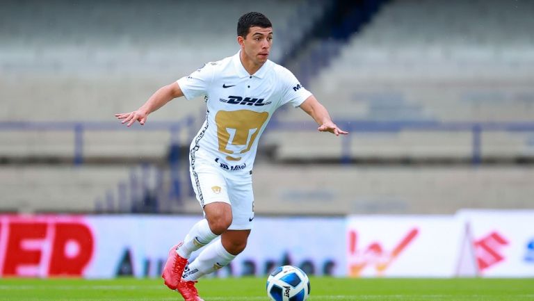 Erik Lira durante un partido con Pumas