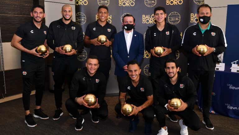 Mikel Arriola entregó Balones de Oro