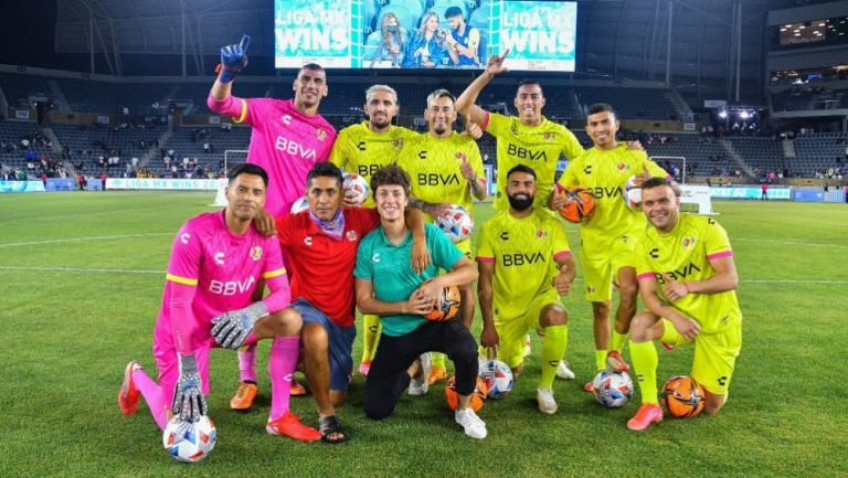 Jugadores de la Liga MX en festejo en el All-star Skillls Challenge