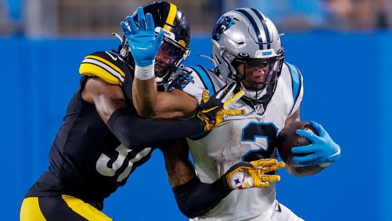 Panthers contra Steelers en acción