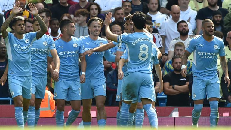 Jugadores del Manchester City festejan un tanto ante el Arsenal 