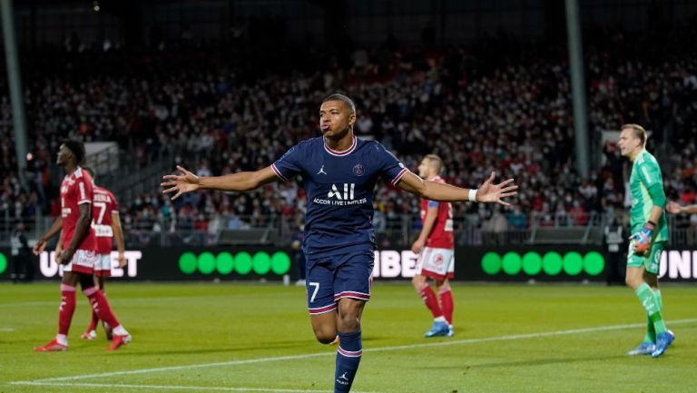 Kylian Mbappé durante un partido con el PSG