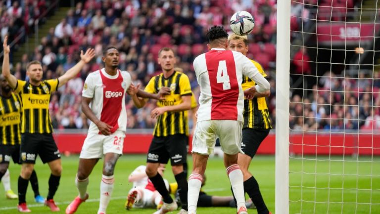 Edson Álvarez anotó gol ante el Vitesse