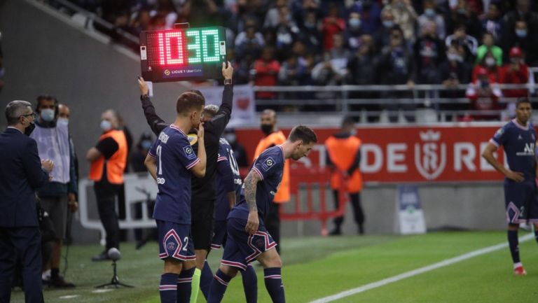 Herrera y Messi entrando al terrero de juego