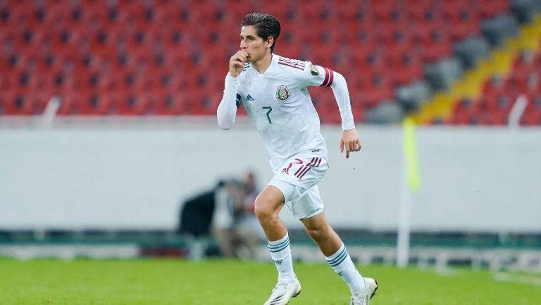 Santiago Muñoz durante un partido con México