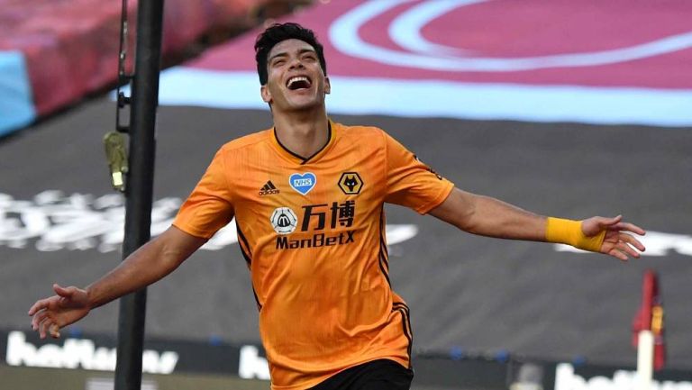 Jiménez durante un partido con Wolves