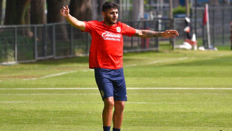 Vega, en entrenamiento de Chivas