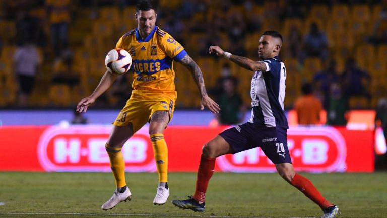 Gignac durante el Clásico Regio 