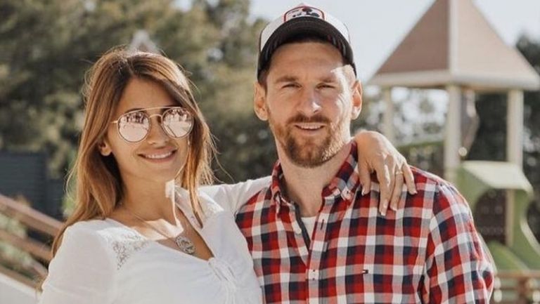 Antonela Roccuzzo junto a Messi