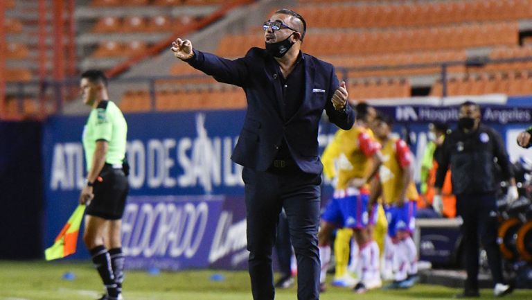 Antonio Mohamed en partido con Rayados